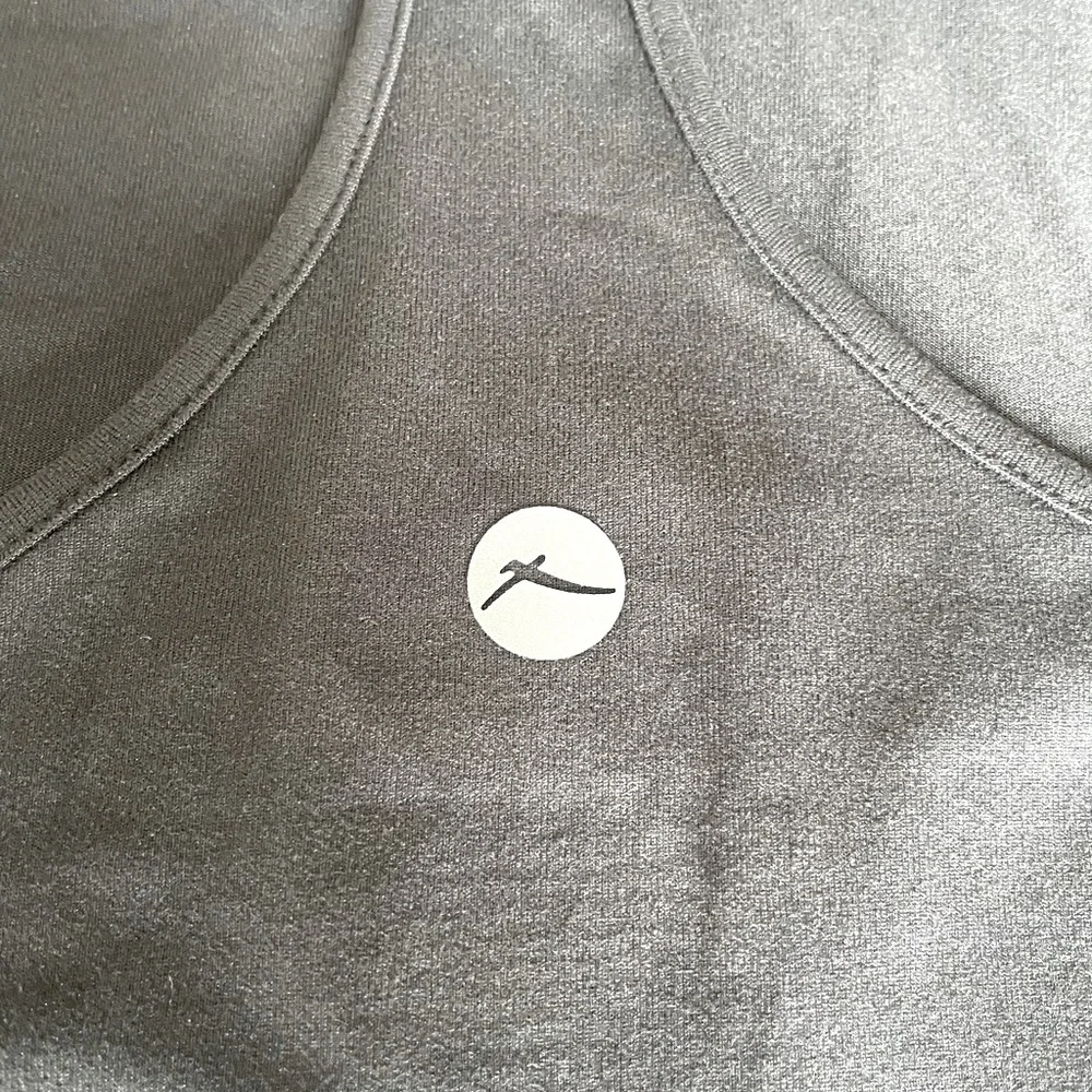 NWOT Workout Top - Picture 3 of 4